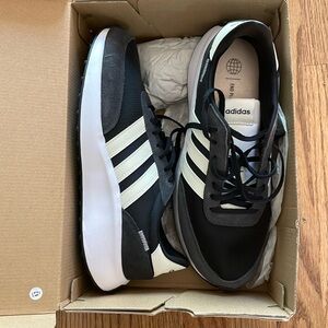 Brand new, never worn women’s Adidas Run 70s